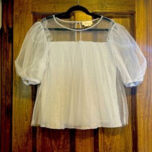 Anthropologie || Tulle puff sleeve overlay top in light lilac gray color SZ XL.